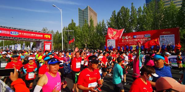 醉美四月天郑开马拉松开跑！为何今年不叫国际马拉松了？