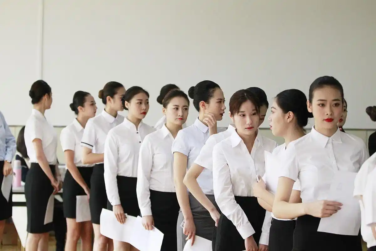 空姐选拔标准_成为空姐要求_做空姐需要什么条件