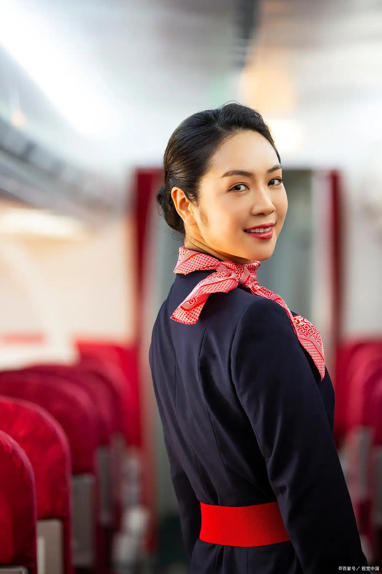 想当空姐？先过颜值气质关！这些条件你得知道