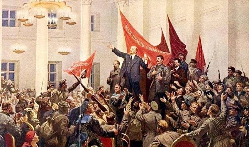 十月革命后俄国面临威胁，列宁为防资本主义复辟进行多方面斗争