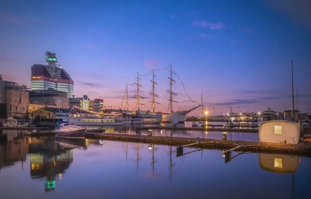 船舶工业现变革受多重因素影响，全球船舶市场回暖利弊共存